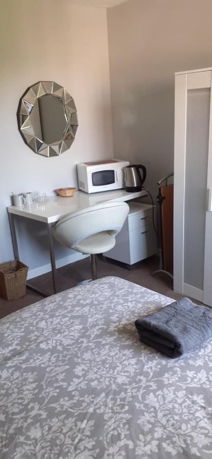 Constantine Court Homestay เชพตันมัลเล็ต ภายนอก รูปภาพ