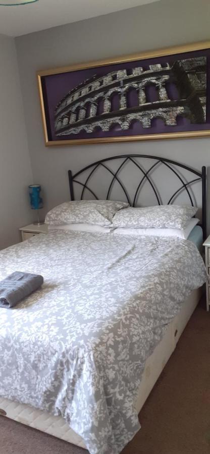 Constantine Court Homestay เชพตันมัลเล็ต ภายนอก รูปภาพ